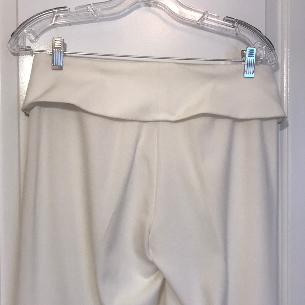 Cache Pants With Golden buttons - Picture 5 of 5